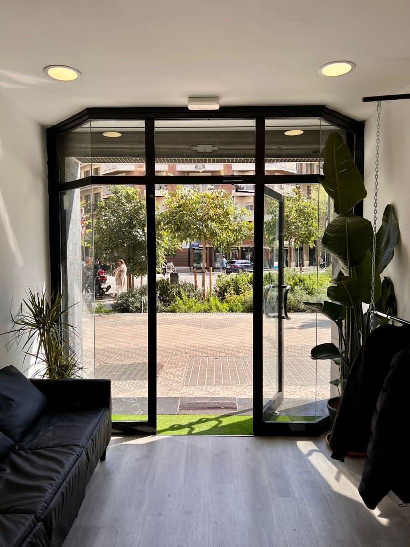 Interior de Studio91 Hair Club, barbería en el Eixample de Barcelona